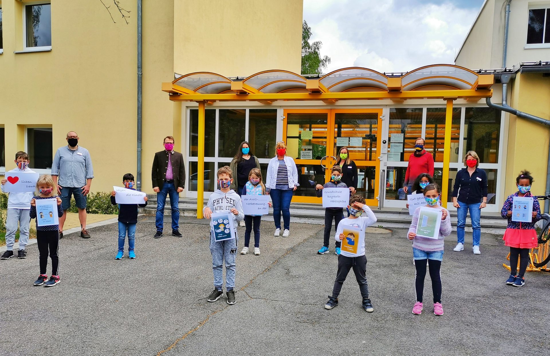 Adolf Riedl GmbH spendet 300 Gesichtsmasken an die Kinder- und Jugendhilfe der AWO Bayreuth-Stadt