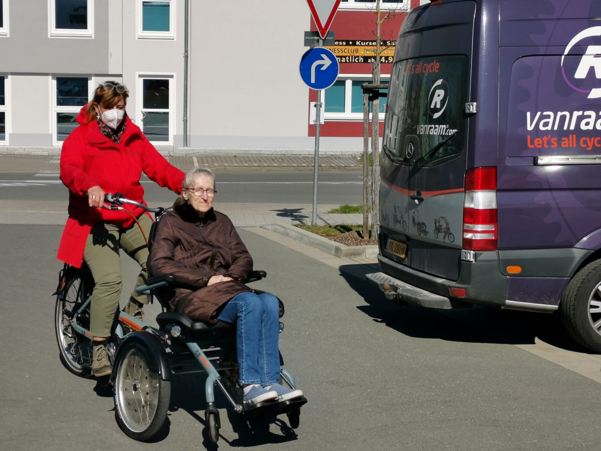 Mobilität erhalten, Teilhabe schaffen:  Zwei e-unterstützte Spezial-Fahrräder für die AWO Bayreuth-Stadt