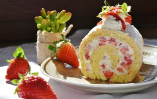 AWO-Frühlingstipps: Biskuitrolle mit Erdbeeren
